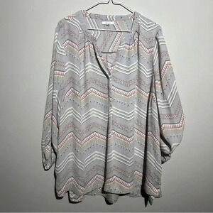 Maurices Plus Size Women V-Neck 3/4 sleeves Gray Geometric Print Size 3XL